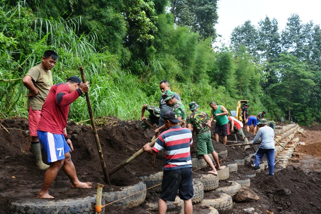Tanggul Lapangan Tembak Korem  Salatiga Hampir Selesai 