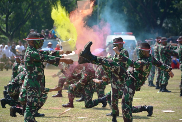 Bersama Rakyat TNI Kuat