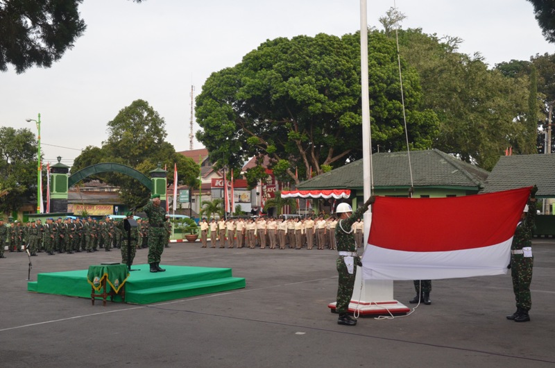 Anggota Makorem Laksanakan Upacara Minggu Militer