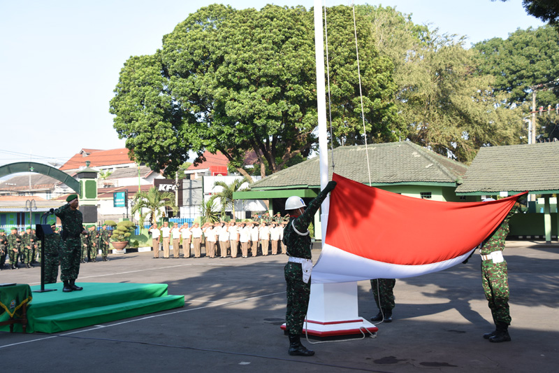 Upacara Bendera Minggu Militer Korem 073/Makutarama Berjalan Dengan Aman Dan Khidmat