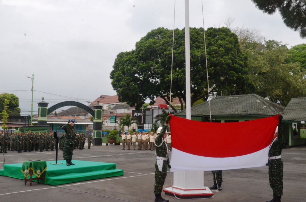 Upacara Bendera Minggu Militer sukses dilaksanakan Korem 073/Makutarama