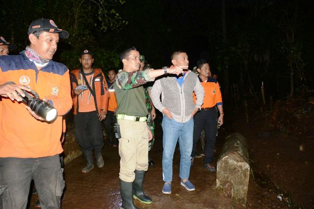 Danrem Makutarama Besuk Korban Banjir Kendal