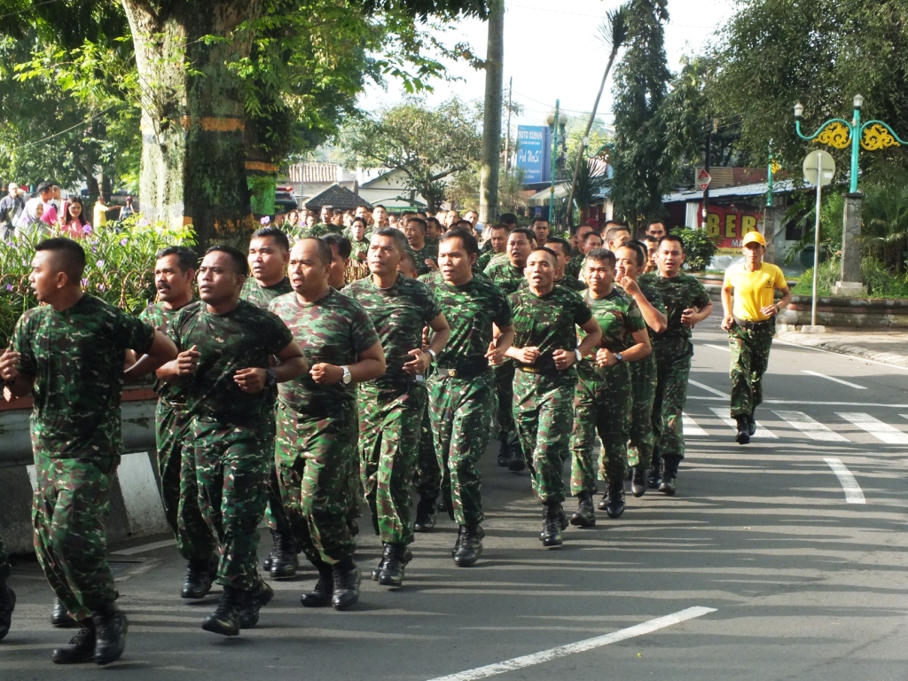 Luar Biasa Semangat Korem Makutarama, Berlari dan Bernyanyi Kelilingi Kota Salatiga