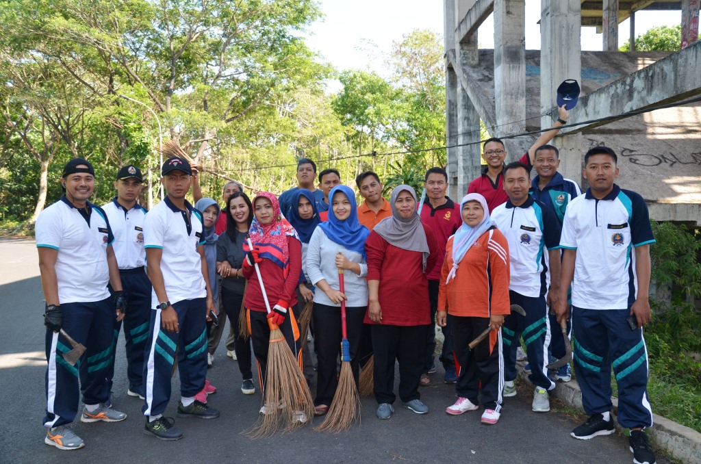 Prajurit Korem 073/Makutarama Melaksanakan Pembersihan Bersama Kota Salatiga