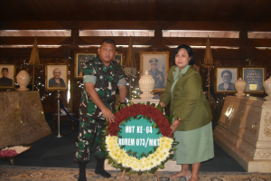 HUT ke-64, Danrem 073/Makutarama Ziarah ke Makam Presiden Kedua RI