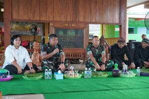 Jalin Silaturahmi dengan Sedulur Sikep di Kampung Samin