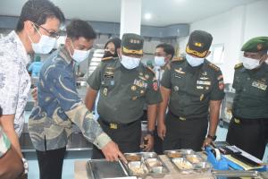 Komandan Korem 073/Makutarama Tinjau Dapur SPPG di Kel. Kalongan Kec.Purwodadi Kab.Grpbogan.