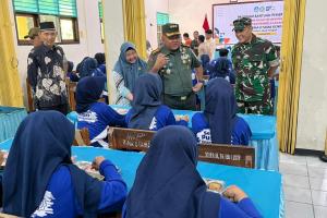 Danrem 073/Makutarama Tinjau Program Makan Bergizi Gratis di SMK Bina Utama Kendal
