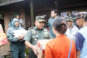 Danrem Makutarama Tinjau Lokasi Longsor dan Salurkan Bantuan Sembako di Jepara