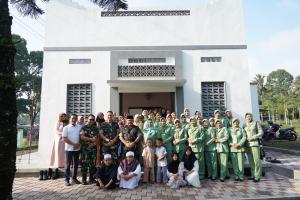 Danrem 073/Makutarama Serahkan Bantuan Mushaf Al-Qur’an dan Jam Digital, Perkuat Pembinaan Rohani Prajurit