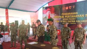 Danrem 073/Makutarama Dampingi Menhan RI dan Wapang TNI Tinjau Yon TP 937/Satria Kalijaga