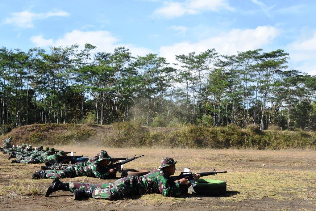 Asah Kemampuan Menembak Anggota Korem dan Jajaran