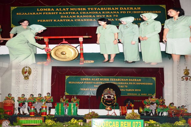 Persit Korem Salatiga Unjuk Kebolehan