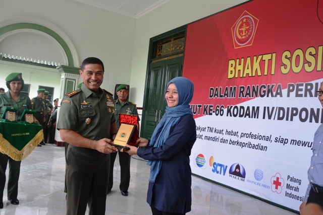 DANREM 073/MKT TERIMA PIAGAM PENGHARGAAN DARI INDOSIAR