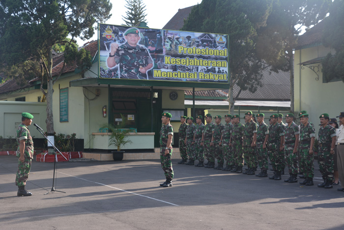 pengucapaan Sapta Marga saat apel pagi