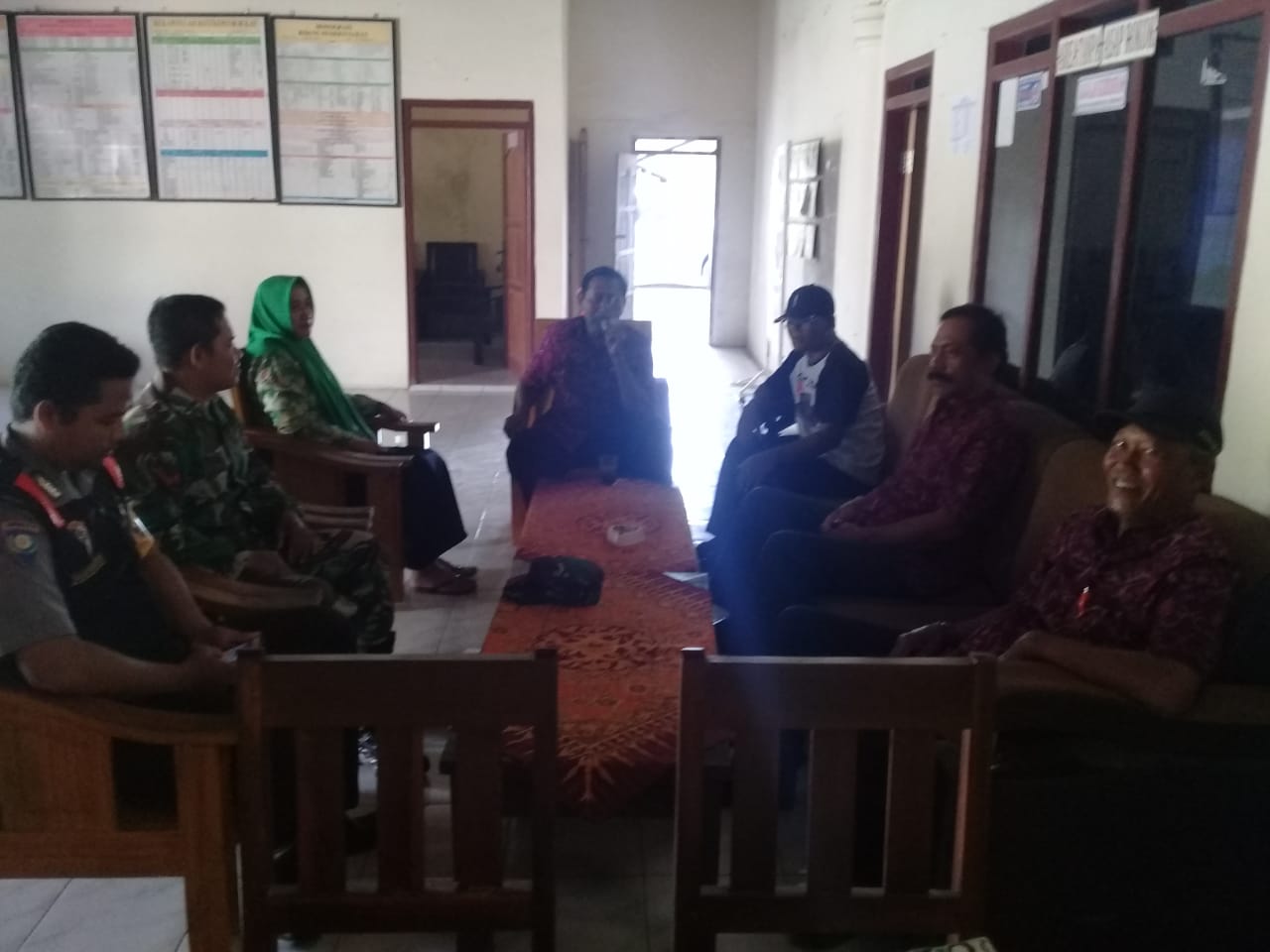 Babinsa Koramil 12/Donorojo Didampingi Babinkatibmas Melaksanakan Sosialisasi Kebersiahan Kepada War