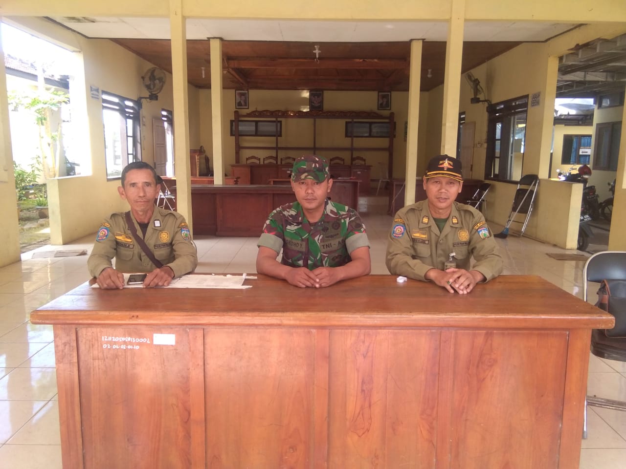 Babinsa Koramil 08/Keling Melaksanakan Siaga Bencana Bersama Anggota Satpol PP Di Pendopo Kecamatan 