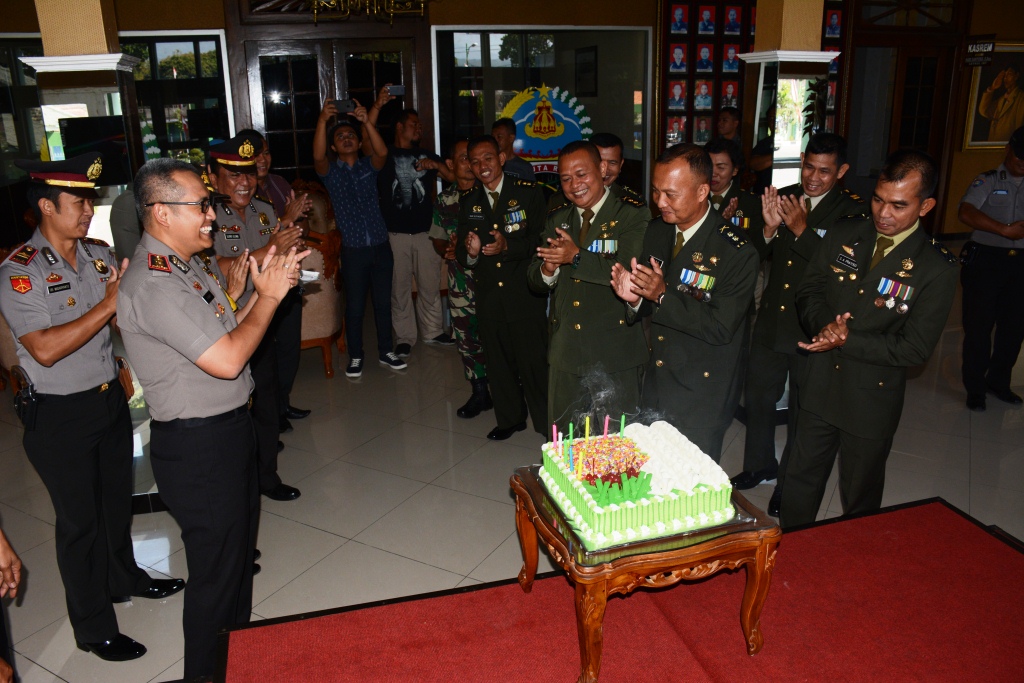 Korem 073/Makutarama Dapat Ucapan Ulang Tahun Dari Polres Salatiga