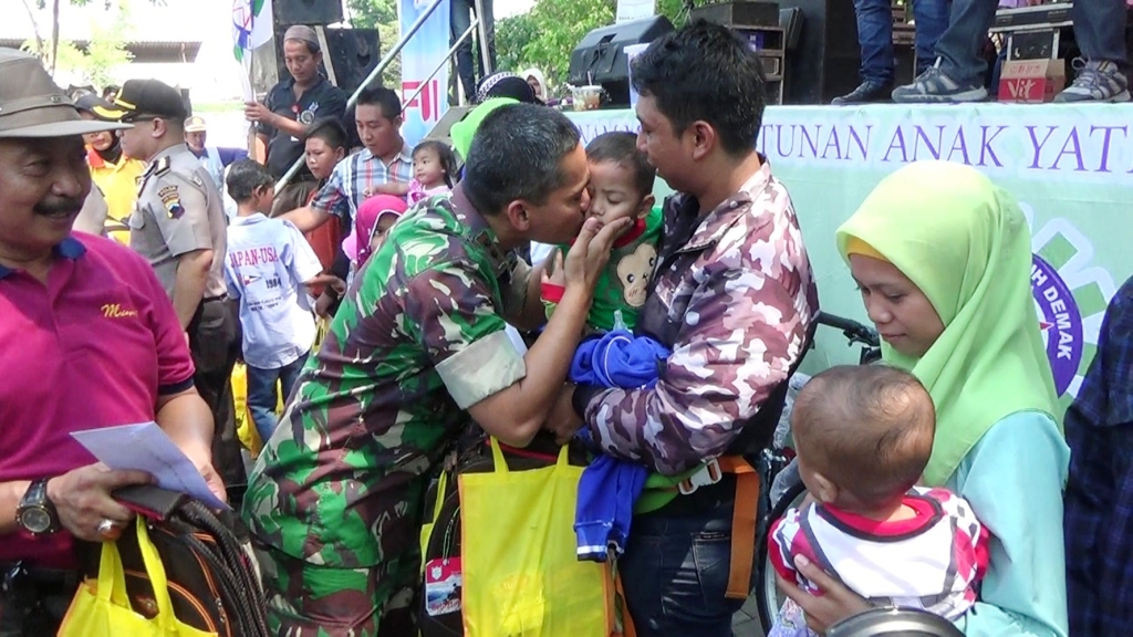 Kasih Sayang Kepada Anak Yatim Piatu Oleh Kodim Demak