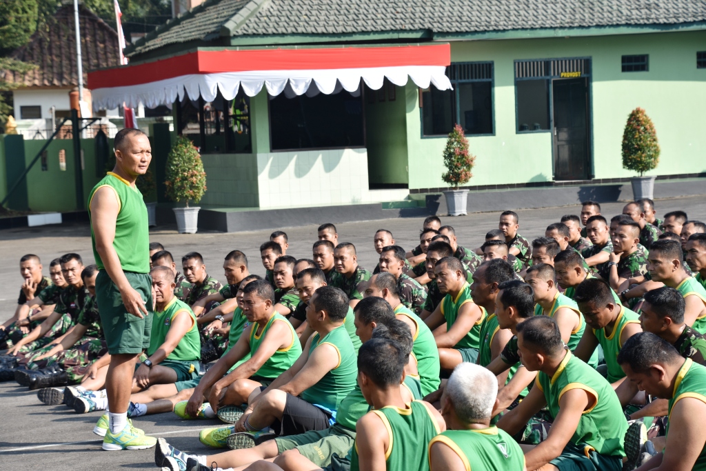 Dengan Semangat, Prajurit Korem 073/Makutarama Berlari dan Bernyanyi Keliling Kota Salatiga