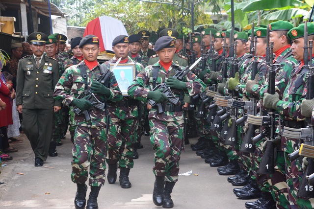 Danrem Makutarama Pimpin Upacara Pemakaman Alm Kapten Arm  Sudarwadi
