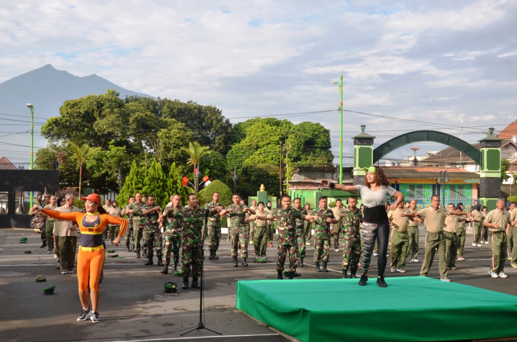 Prajurit dan PNS Korem Salatiga Semangat Senam Bersama