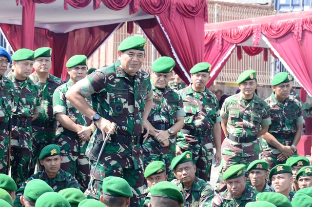 Pangdam IV/Diponegoro Berangkatkan Satgas Yonif 407/PK Dan Yonif Mekanis 413/6/2/K