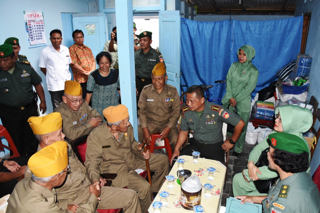 Korem Salatiga Peduli Anjangsana Menyambut HUT TNI Ke-73 Tahun 2018