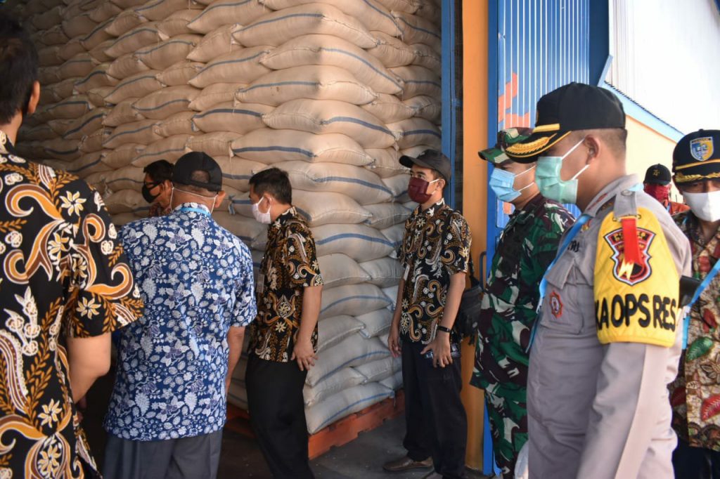 Dandim Demak Bersama Forkopimda Cek Ketersediaan Beras Di Gudang Bulog 