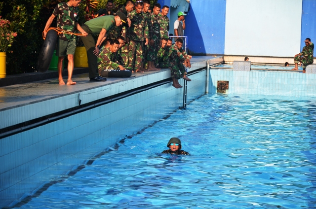 Tunjang Ton tangkas kodam, alugoro berenang