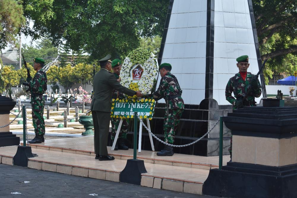 Ziarah Nasional Peringati HUT ke-79 Tentara Nasional Indonesia