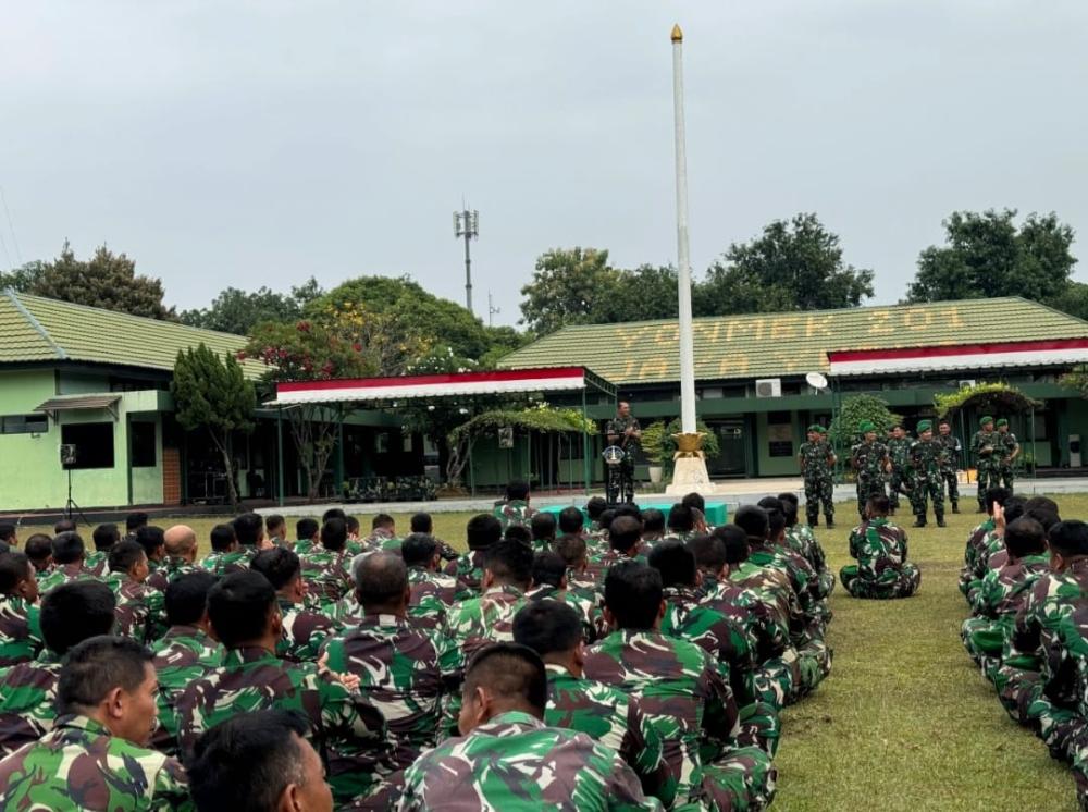Sapa Prajurit Yang Sedang Bertugas