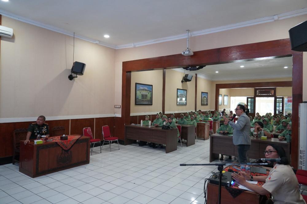 Danrem 073/Makutarama dan Ketua Persit Hadiri Sosialisasi UMKM, Dorong Kemandirian dan Kreativitas Anggota