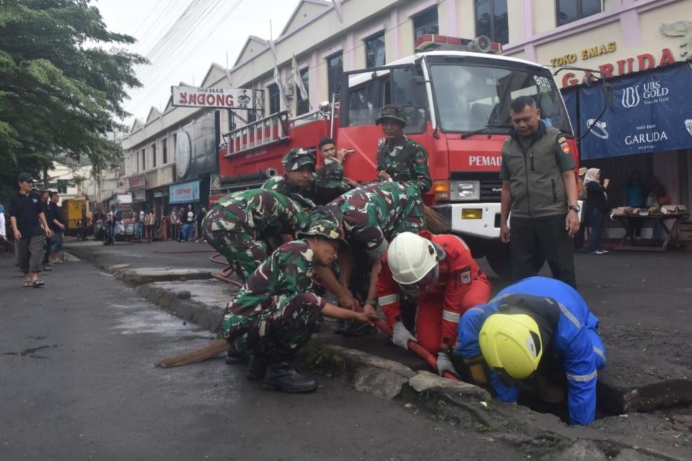 Korem 073/Makutarama Gelar Karya Bakti di Pasar Raya Salatiga, Wujud Kepedulian Lingkungan dan Fasilitas Publik