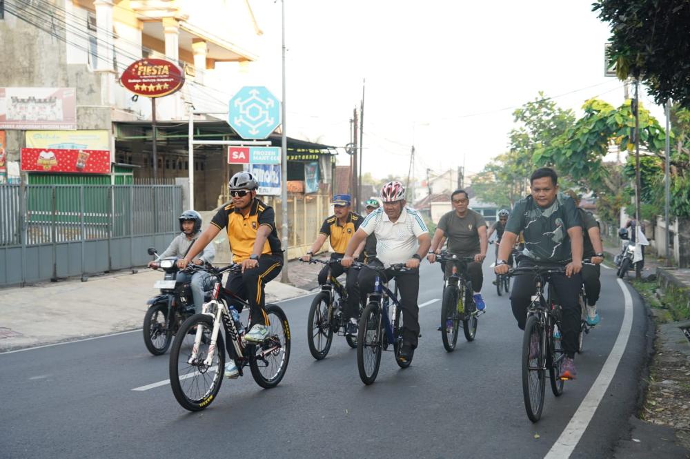 Danrem 073/Makutarama dan Kapolres Salatiga Gowes Bareng, Perkuat Soliditas dan Edukasi Tertib Berlalu Lintas