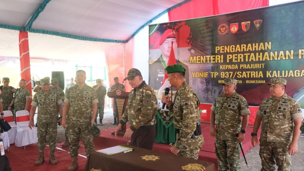 Danrem 073/Makutarama Dampingi Menhan RI dan Wapang TNI Tinjau Yon TP 937/Satria Kalijaga