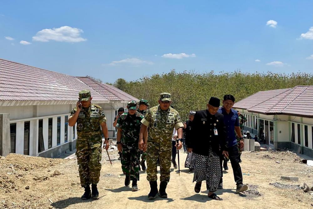 Danrem 073/Makutarama Tinjau Yonif TP 455, Perkuat Dukungan Infrastruktur Kelistrikan