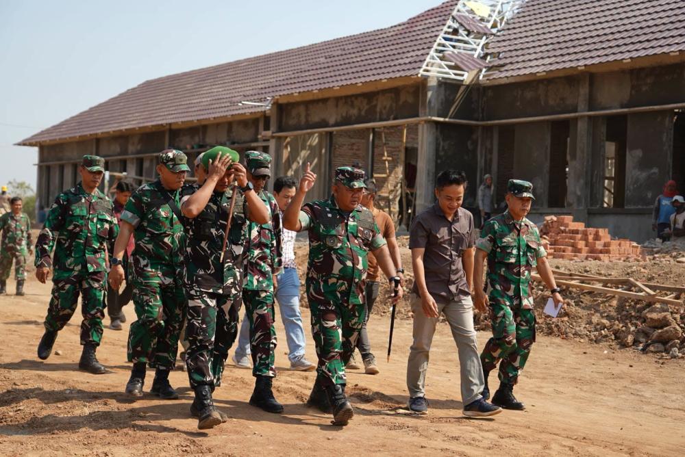 Danrem Tinjau Progres Yonif TP 935/Satria Bahurekso, Pastikan Pembangunan Sesuai Standar