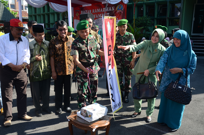 Danrem Salatiga Buka Bazar Murah