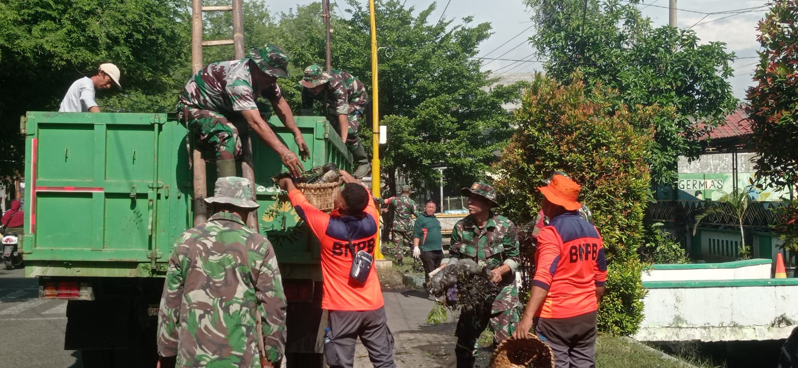 Danrem 073/Mkt Dampingi Kapoksahli Pangdam IV/Dip Dalam Karbak dan Baksos di Wilayah Kodim 0718/Pati