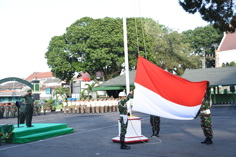 Korem 073/Makutarama Bentuk Kedisiplinan Prajurit Dengan Upacara Bendera