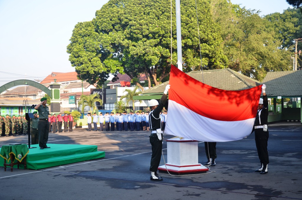 Kasrem Pimpin Upacara Bendera 17an Korem 073/Makutarama