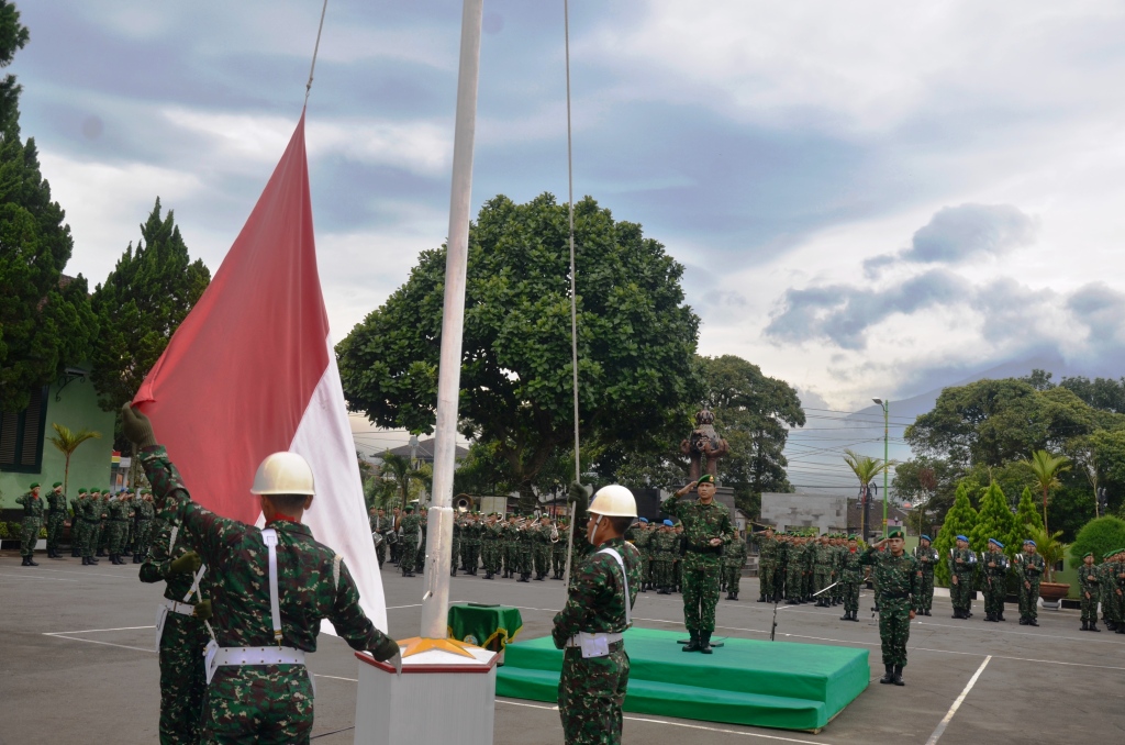 Minggu Militer, Korem Salatiga Laksanakan Upacara Bendera Dengan Khidmat