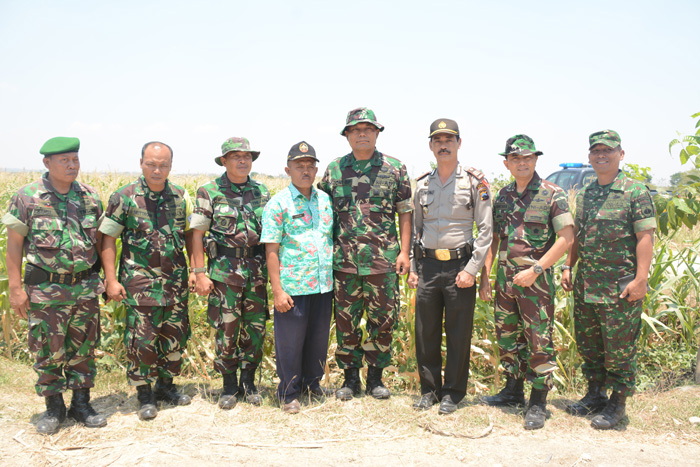Danrem Dampingi Kasdam Tinjau Lokasi TMMD 