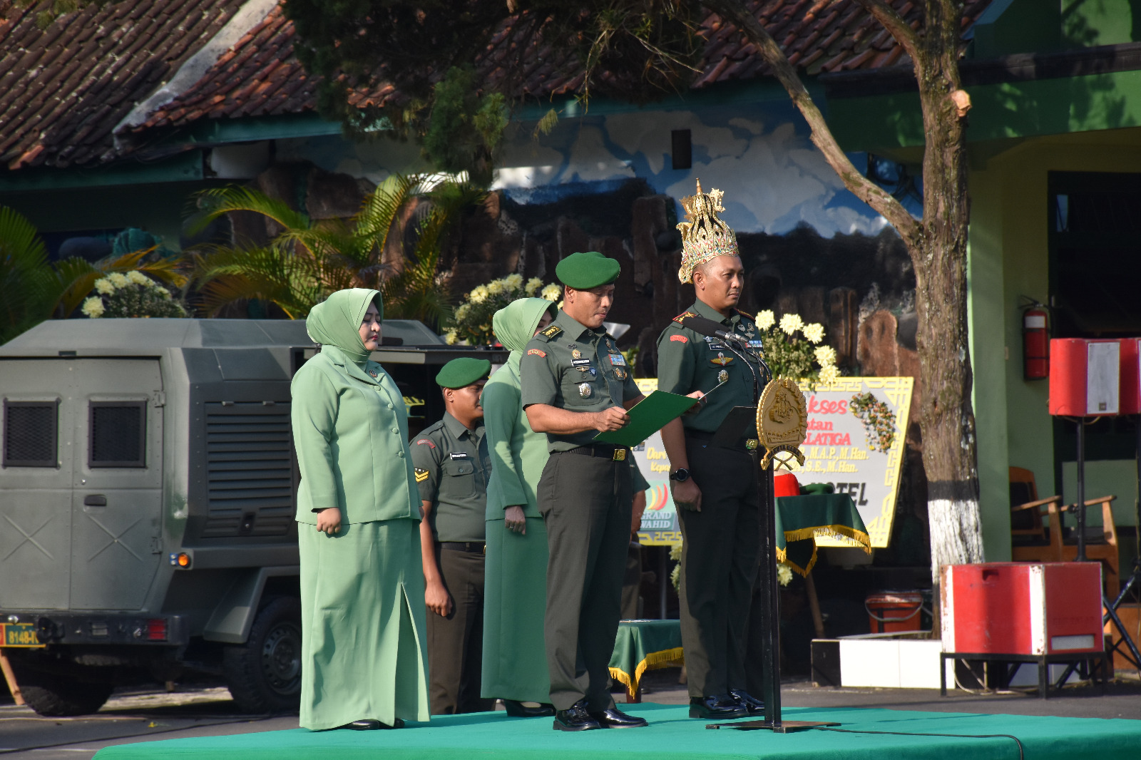 Tradisi Pemakaian Mahkota Makutarama