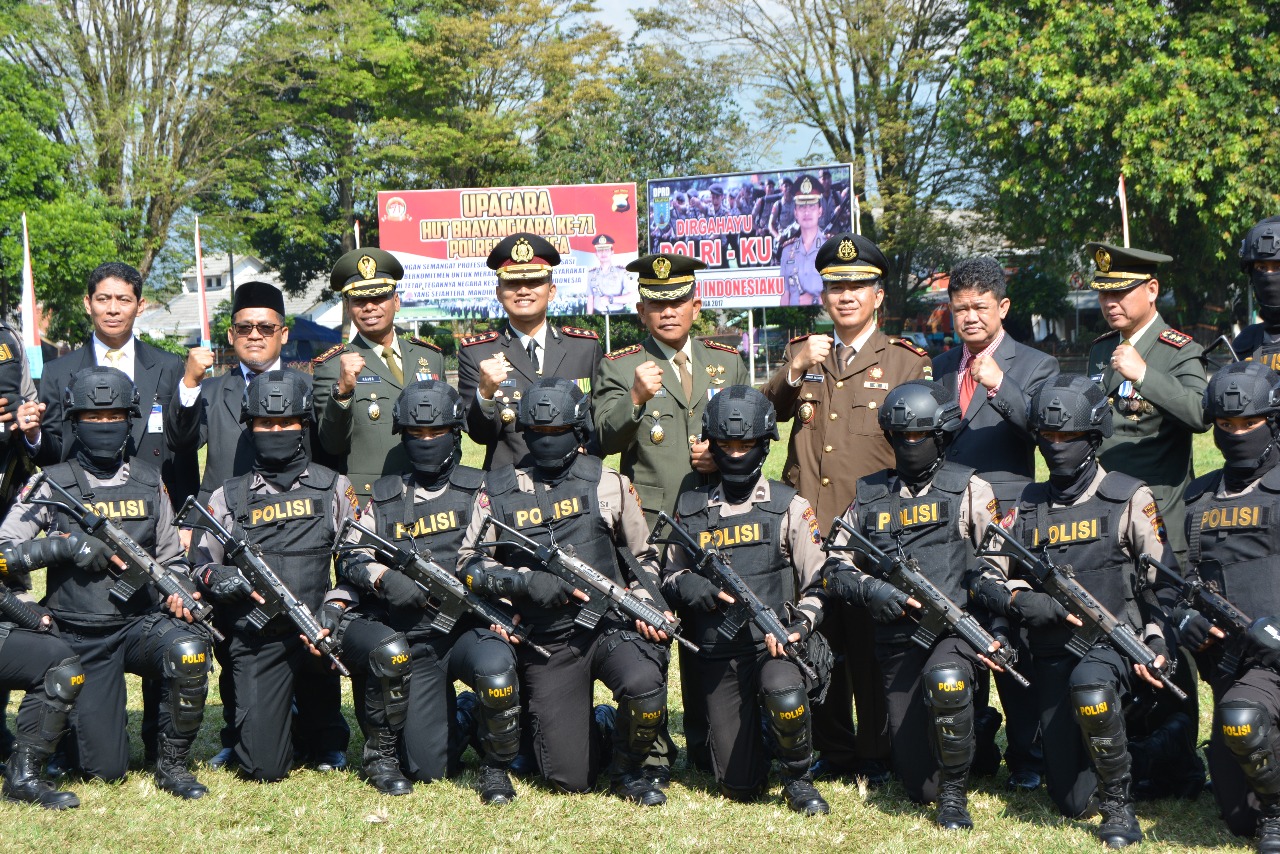 Danrem Hadiri Upacara Peringatan HUT ke - 71 Kepolisian Republik Indonesia