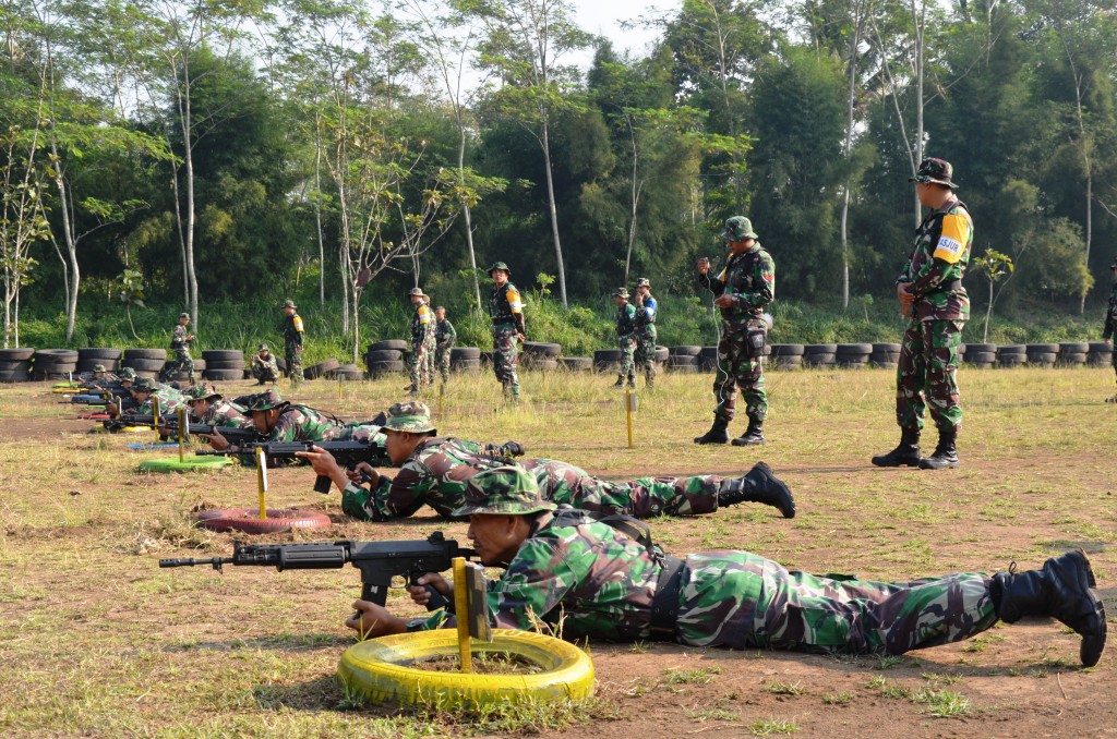 Pertajam Kemampuan Dengan Latihan Menembak
