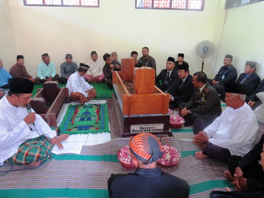 Dandim 0717/Purwodadi Mengikuti Ziarah Makam Leluhur Dalam Rangka HUT Ke 291 Kab. Grobogan Th 2017