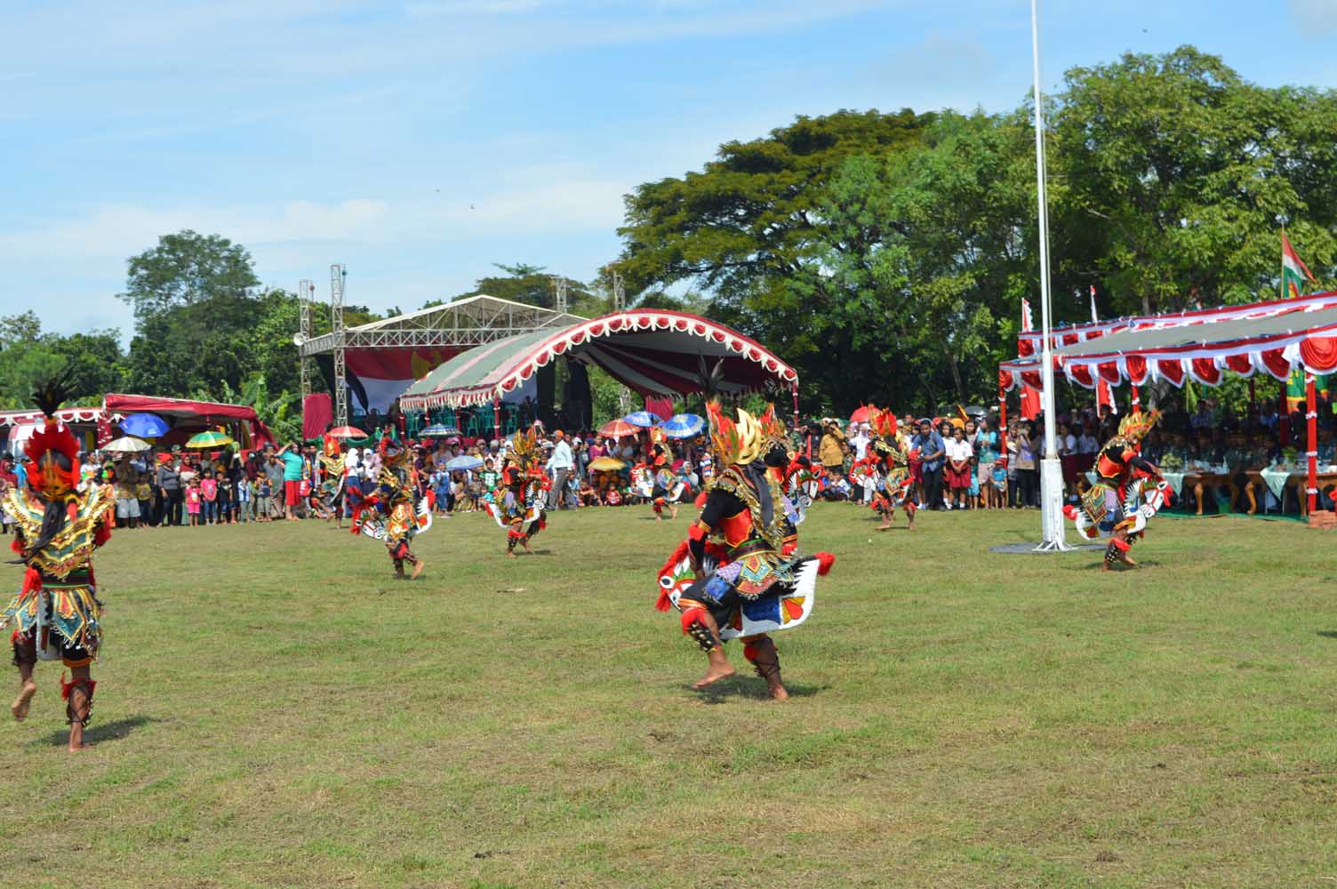 Warga Berbondong-bondong Tonton Upacara Penutupan TMMD