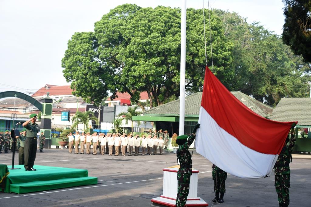 Menghormati Perjuangan Seorang Ibu, Korem 073/Makutarama Laksanakan Upacara Hari Ibu 